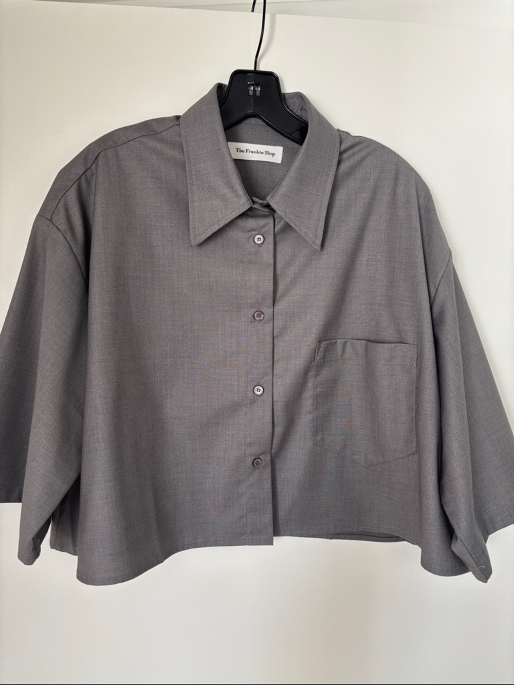 The Frankie Shop Oversized Cropped Button-Front Shirt in Gray